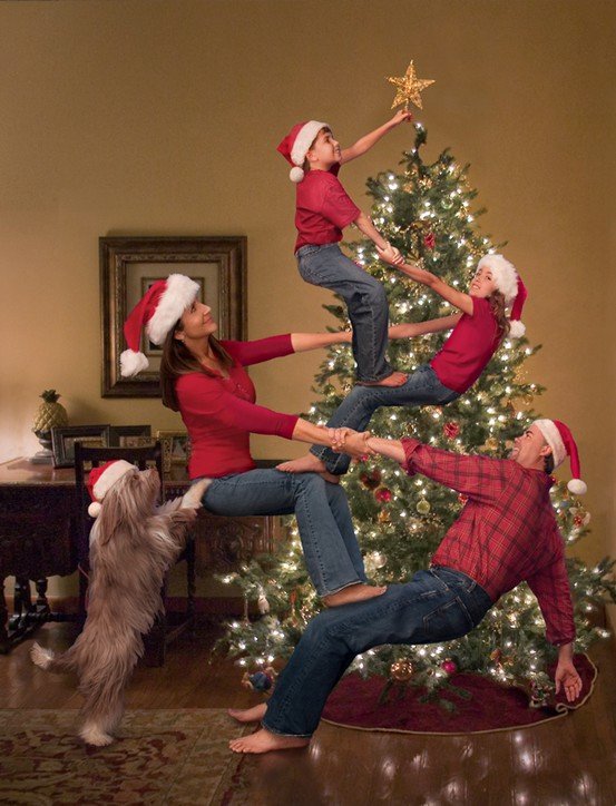 40 Creative and Unique Ways to Take a Family Photos for your Christmas