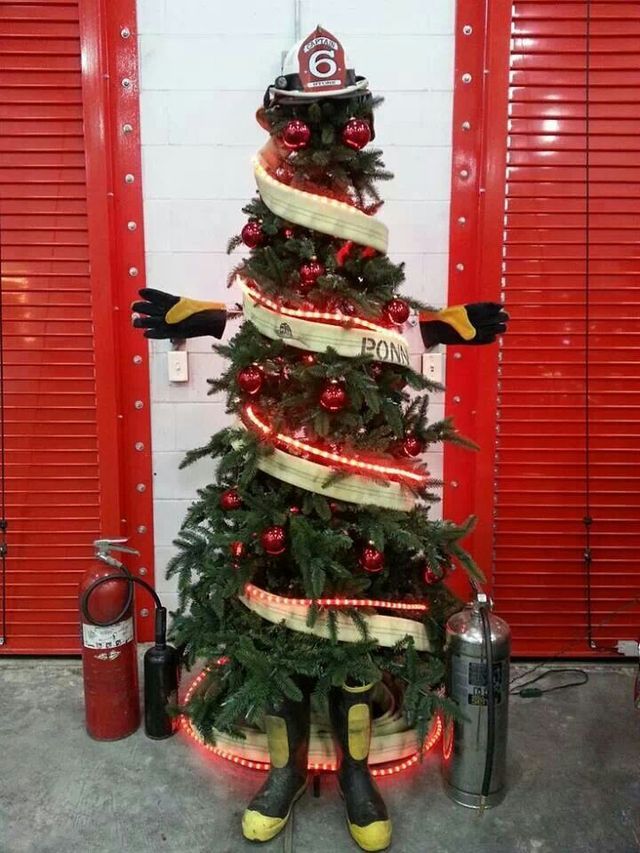 Fire department Christmas, Firefighter decor