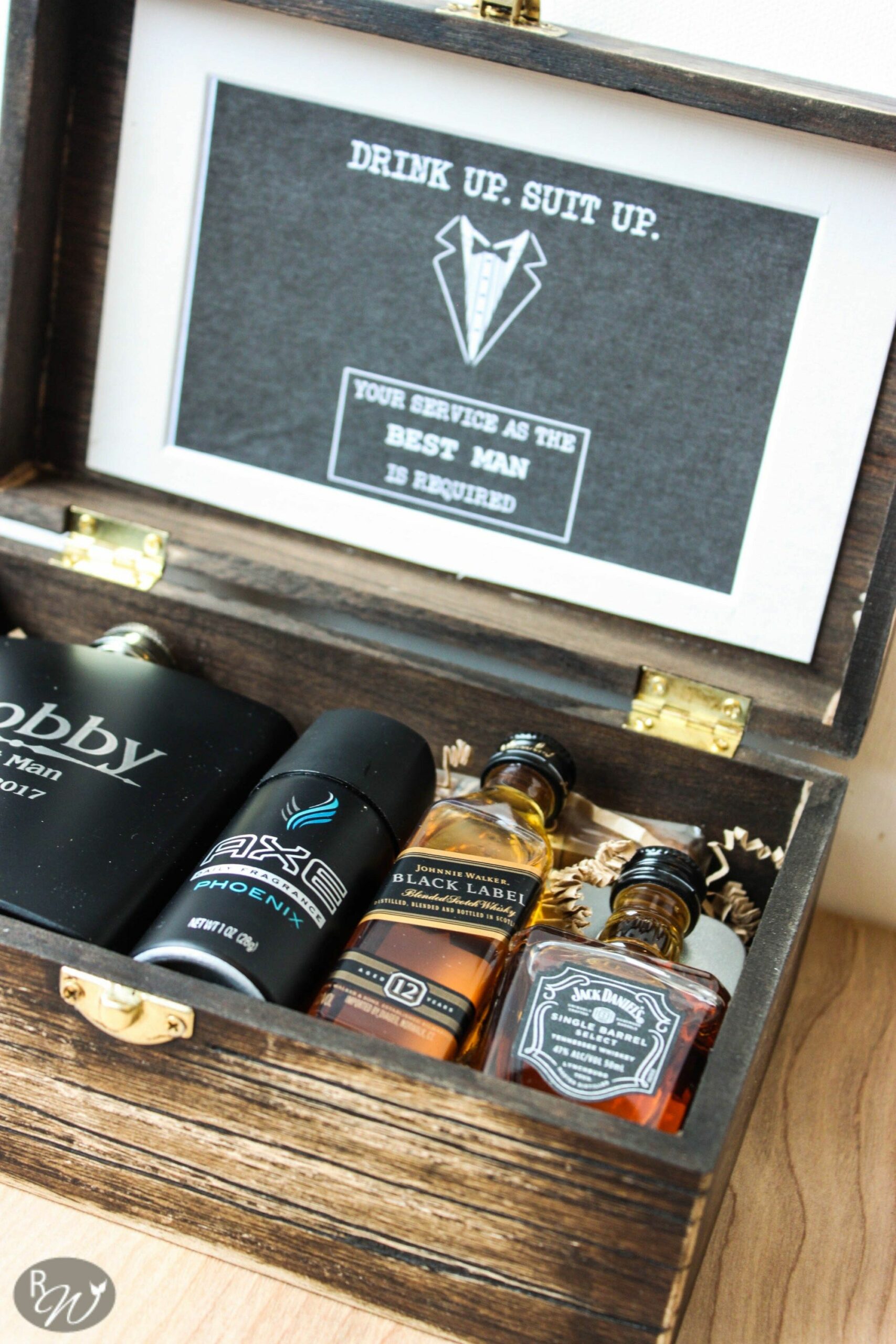 Groomsmen Gift Idea: Customized Leather Wallets